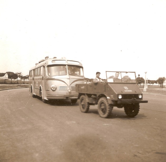 Argentinien-Unimog-zieht Bus-Roland-Feix