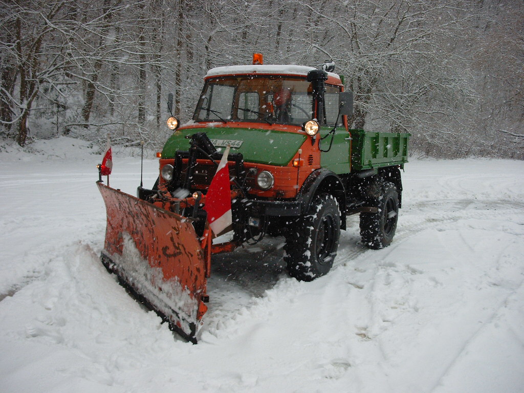 406er beim Schneeschippen