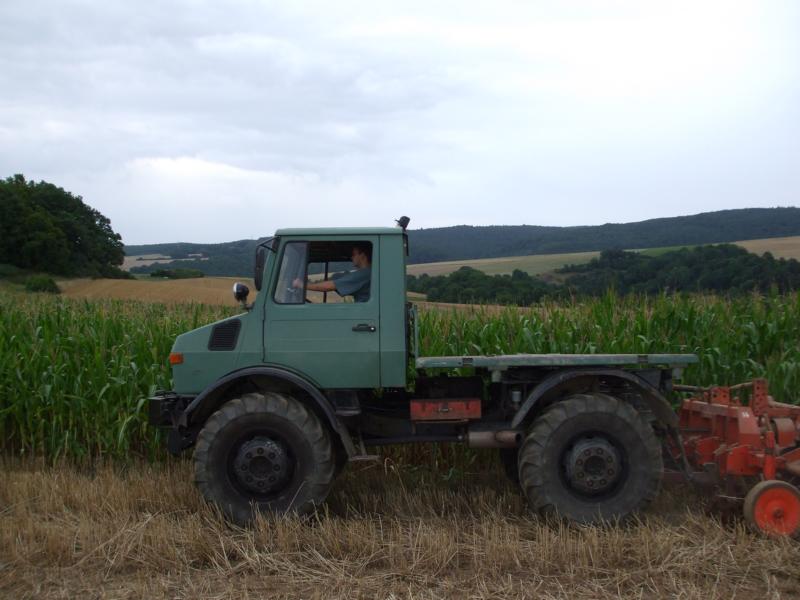 Unimog mit Howard Fräse