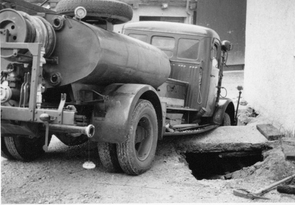 1950 Feuerwehr bricht in Brücke ein (4)