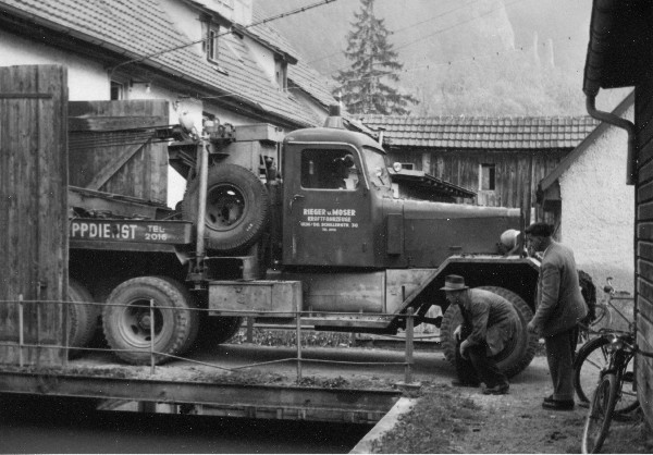 1950 Feuerwehr bricht in Brücke ein (5)