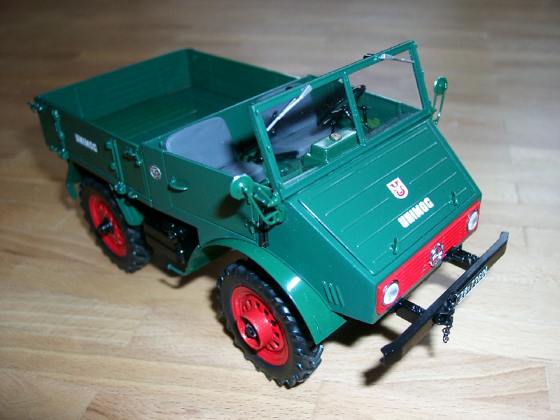 Schuco Unimog 401 1:18 a