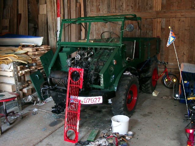 Unimog im Stadel