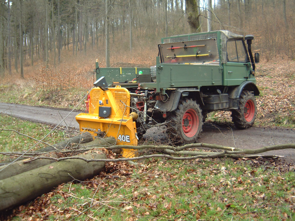 Waldarbeit mit 421 Cabrio