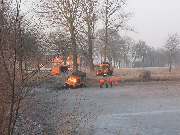 Unimog im Teich