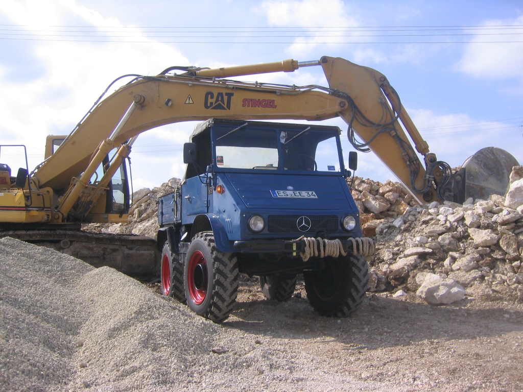 Unimog 411 auf der Baustelle