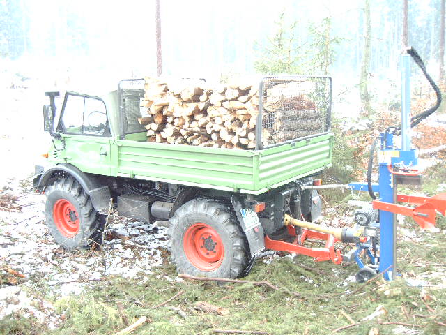 Unimog 406 beim Holz Michel