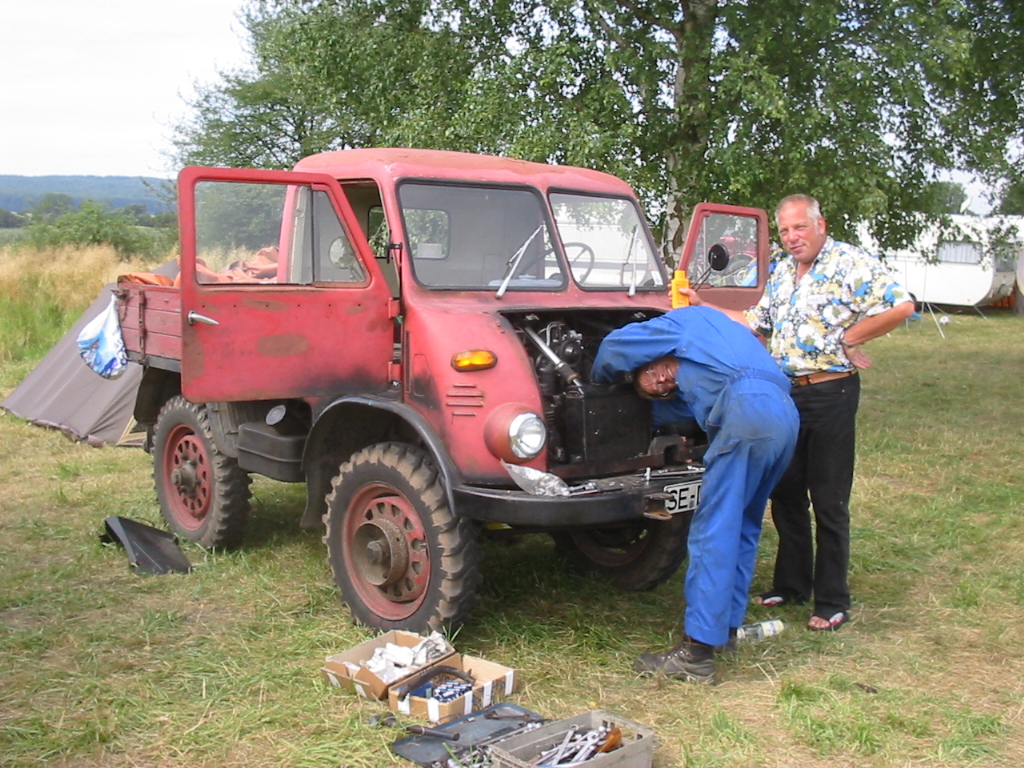 Der arme Arne bei Kühlerreparieren