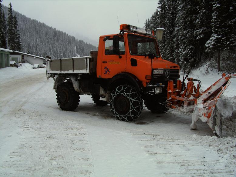 U 2400 mit Schneeschild kurz nach der Arbeit