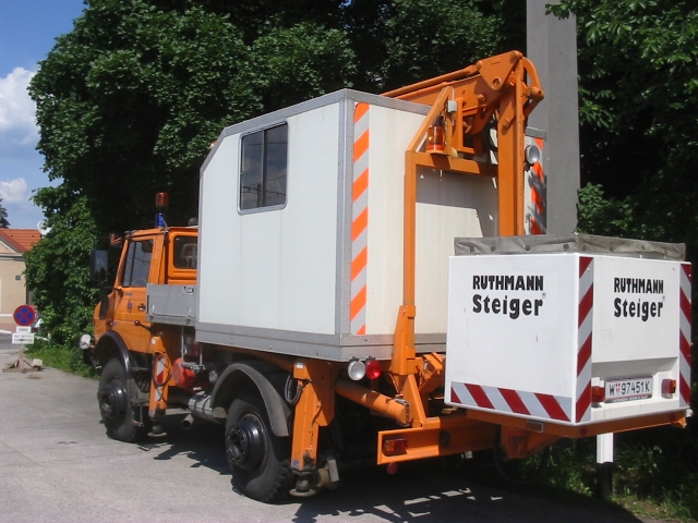 Zweiwege U1650L mit Ruthmann Steiger