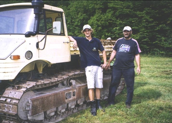 Unitrac, mein Vater (rechts mit Bart) und ich