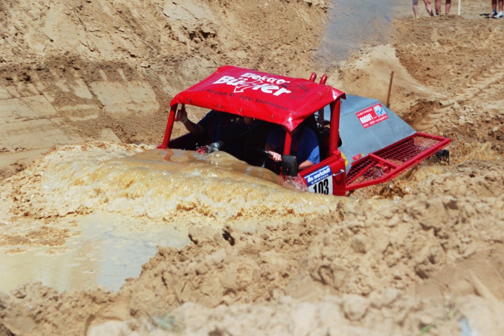 Unimog im / unter Wasser