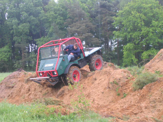 Unimog 411 im gelände!!2