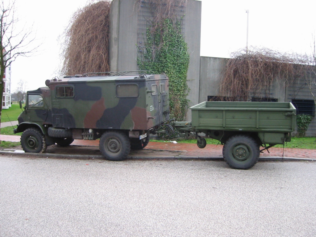 Unimog S mit 1,5t-Anhänger