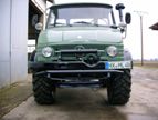 Unimog 406 mit neuen 405ern auf dem Hof