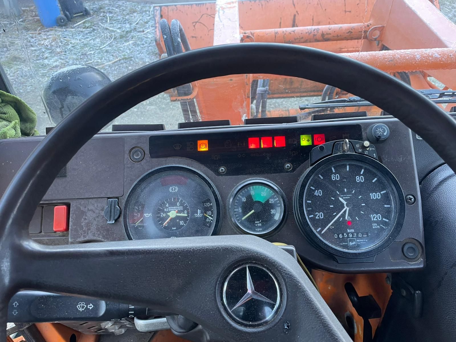 unimog 04 kabina deska.jpeg