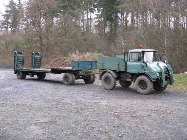 Unimog mit Tieflader 002.JPG