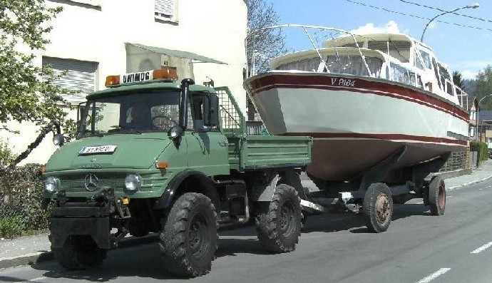 Unimog mit JUlia.JPG