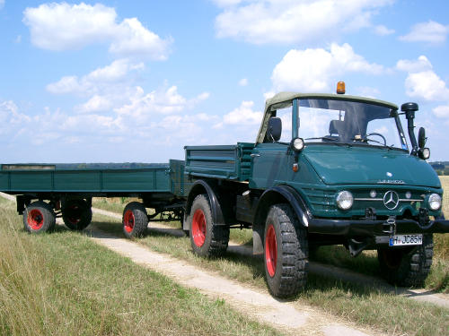 Unimog mit AnhÃ¤nger 008.jpg