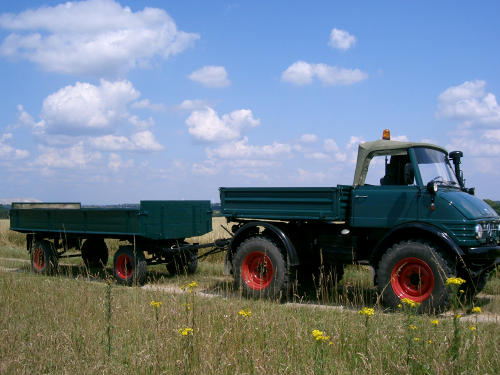 Unimog mit AnhÃ¤nger 006.jpg