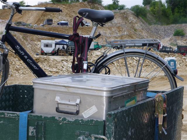 Ein Fahrrad mit der Aufschrift &amp;quot;Soft &amp;amp; Easy&amp;quot;, hÃ¤tte ich auf dieser Pritsche nicht vermutet. ;-)