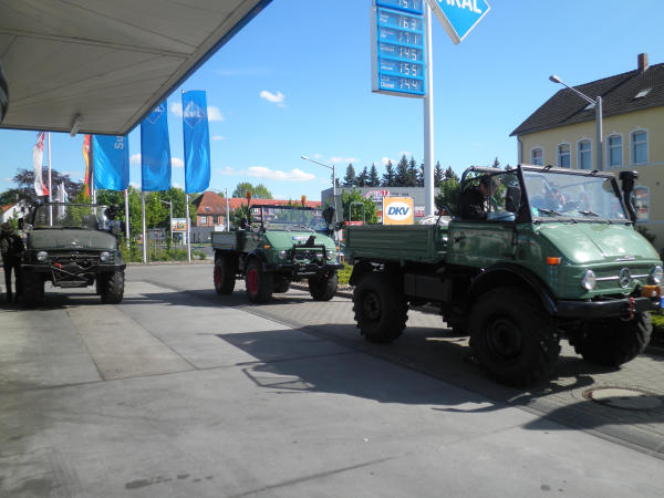 Die drei Mog's von der Tankstelle!.jpg