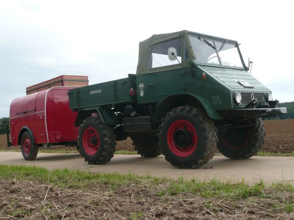 Unimog Peter mit FeuerwehranhÃ¤nger 010.jpg