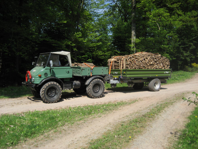 Ist schon trockenes Holz, deshalb nicht mehr ganz so schwer ;-)