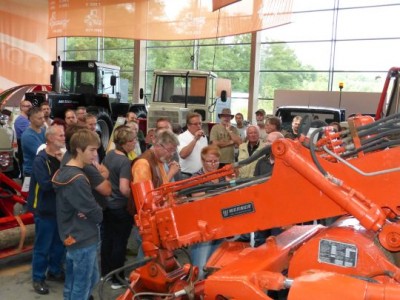 Historische Werner Forsttechnik am MB-trac in der Museumshalle