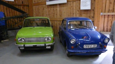 die beiden wohl bekanntesten DDR-Produkte - Trabbi und Wartburg