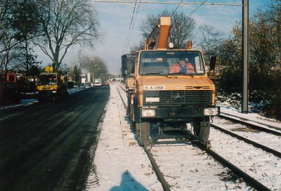 2-Wege-Unimog im Fahrleitungsbau.