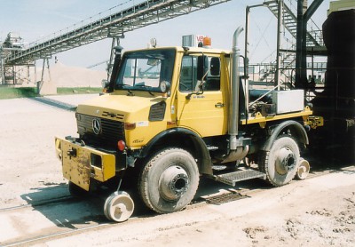 2-Wege-Unimog im Rangierdienst.