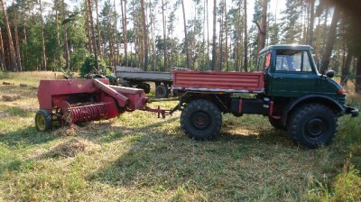 Unimog 406 mit Welger-Presse AP41.