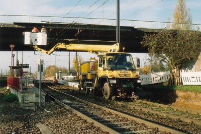 2-Wege-Unimog U400 im Arbeitseinsatz