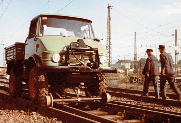 Zweiwege-Unimog der zweiten Generation - mit Rollen