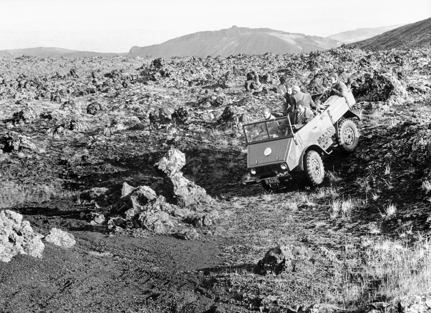 Bereits 1956 entstand dieses Bild mit Unimog-Pionier Manfred Florus am Steuer bei Filmaufnahmen in island.