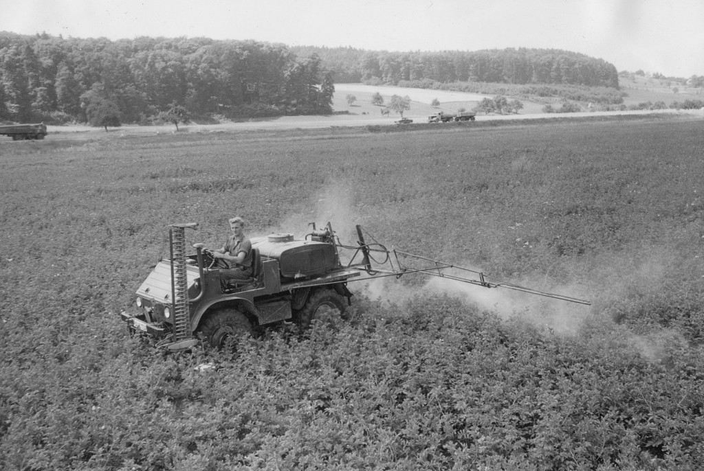 Unimog U30, Baureihe 411 mit Großflächenspritze