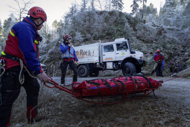 Mercedes-Benz Special Trucks übergibt einen Unimog U 4000 Doppelkabine an die Bergwacht Schwarzwald. // Mercedes-Benz Special Trucks hands over a Unimog U 4000 with double cab to the Black Forest mountain rescue service.